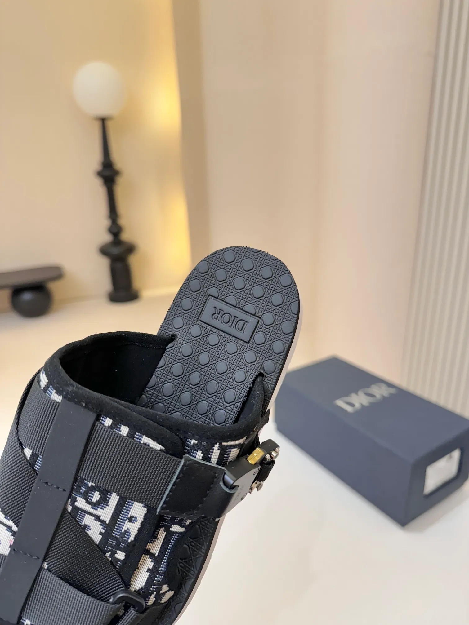 [Dior] P: 340💰 -Size: 38-46 Dior Dior D’s classic men’s slippers, high-end boutique, original material, pure cotton printed canvas upper, fine workmanship, super soft sole, casual, loose and comfortable, a must-have in summer!